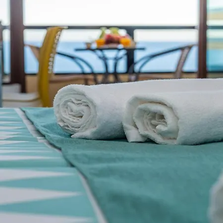 Beachfront With Sea Views Aloha Playa Apartment *